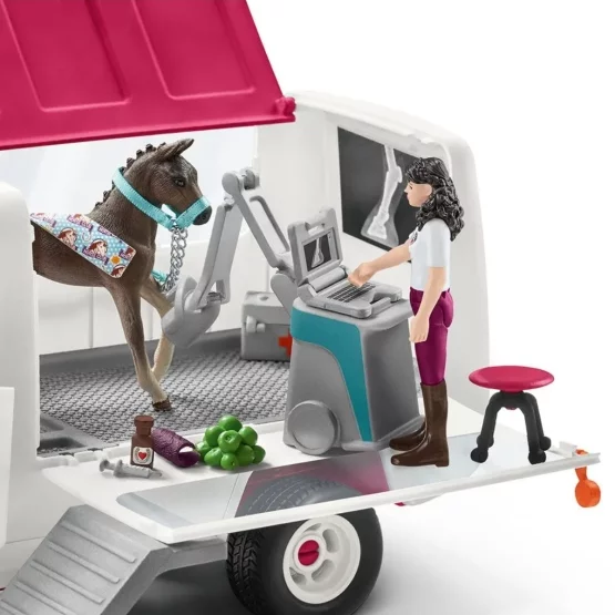 Schleich Mobile vet with Hanoverian foal