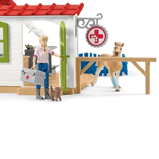 Schleich Veterinary practice with pets